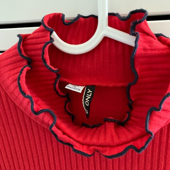 Red knit turtleneck - Picture 2 of 7